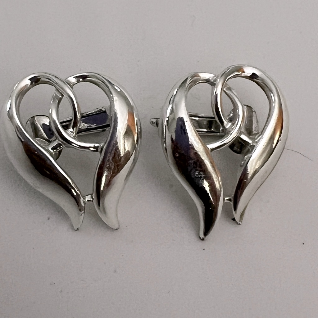 Vintage Coro Silvertone Heart Shaped Side Lobe Clip On Earrings 12$